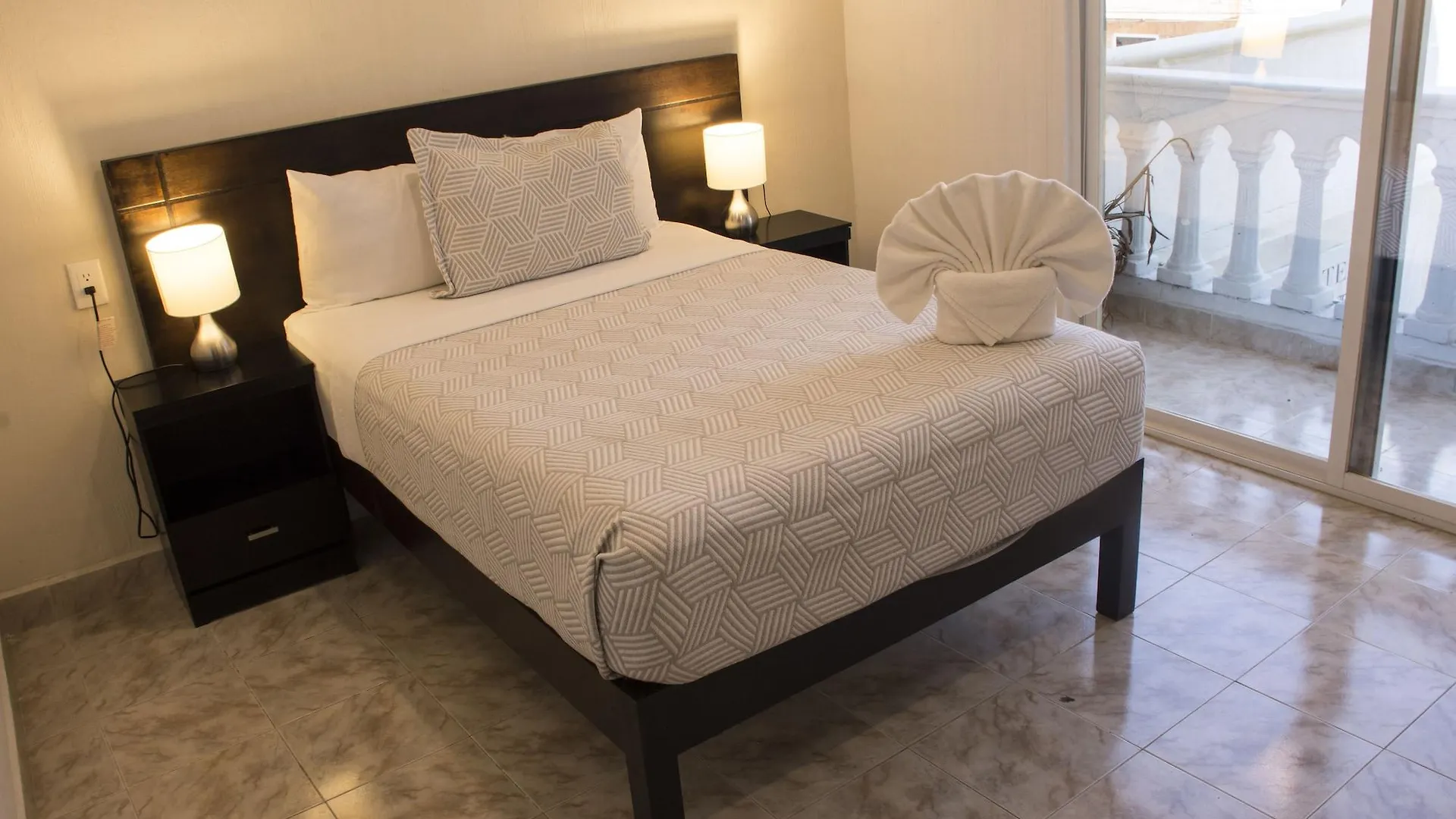 اتصالات Hotel Shaddai 